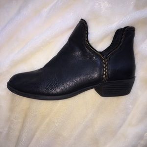 BCBG Black Crush Bootie Size 7.5